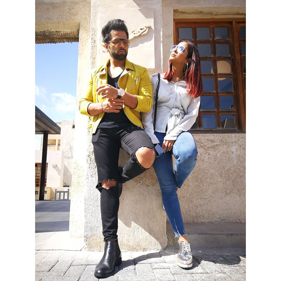 TellyTalkIndia's tweet photo. #PoseGame = Like A Boss!
#RithvikDhanjani & #AshaNegi aka #AshVik. https://t.co/2njSK0kNyS