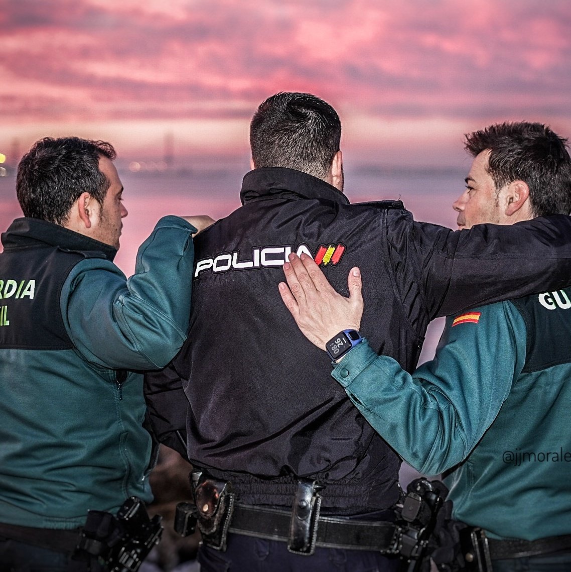 jjmoralesflores's tweet photo. Todos esperábamos q los primero 500 m fueran íntegros a sueldo, ayer  @jusapol lo hubiese CONSEGUIDO con @CiudadanosCs, pero sindicatos y asociaciones semanas antes necesitaban firmar lo q fuera para continuar con sus sillones y prevendas

Culpas? 
En el proximo congreso se verá https://t.co/yHX1GxNffM