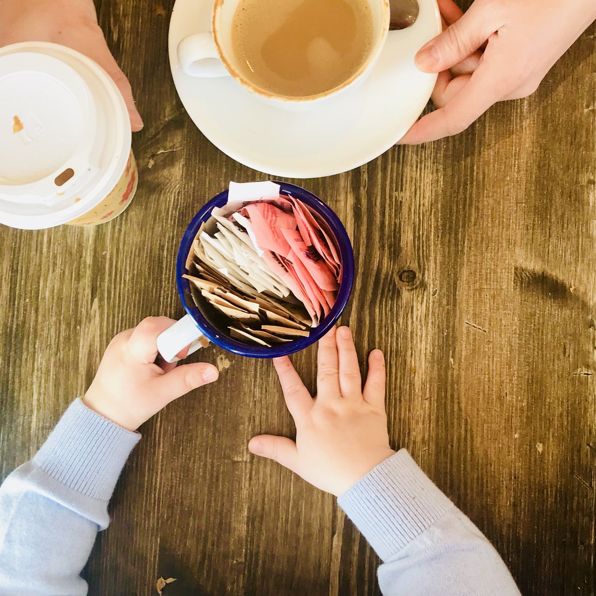 beyondsocialbuz's tweet photo. A BIG thank you to @startupmums for putting up with my rather (un)helpful assistant and holding on to our coffee cups 🙈 Despite the chaos we still managed a productive meeting. Phew! #workingmum #WorkLifeBalance 🙄 https://t.co/loZibd3Es3