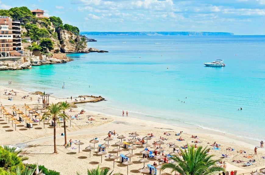"Where the Mediterranean mingles with history..." Is #PalmaDeMallorca on your list this summer? bit.ly/2u3nxZ6 #TravelTuesday #TuesdayThoughts #GoodMorning #wanderlust #Travel #Spain #Mallorca #travelbug