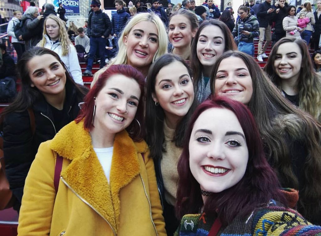 EdgeFWD3rdEdge's tweet photo. 🇺🇸Our girls! Just a bit of exploring in Times Square before ‘So Love’ rehearsals for their performance at @nyuniversity ! Standard! #3rdEdge #EHUWonderWomen #Performance #3rdEdgeGoInternational https://t.co/cwU4tmuJOf