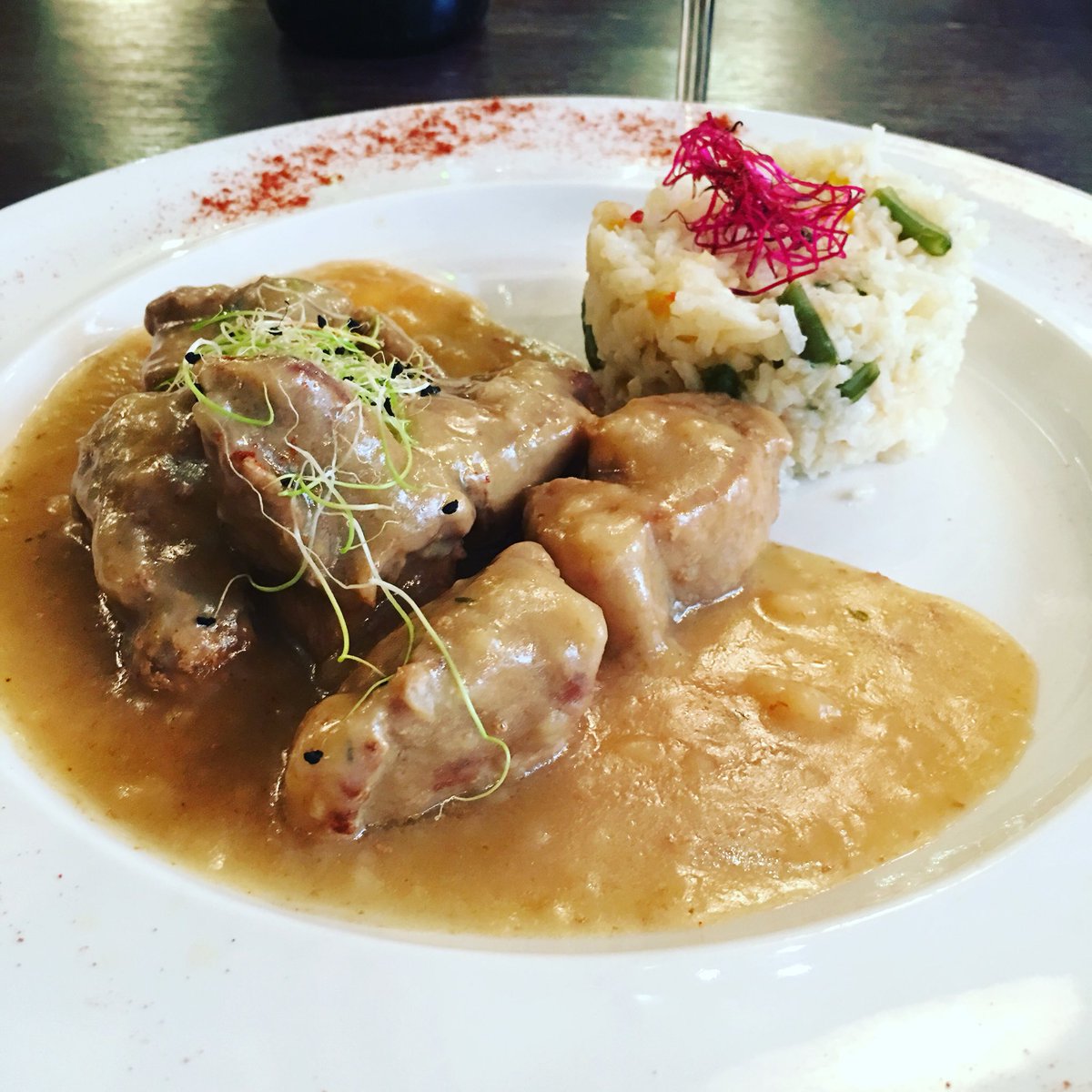 #platdujour sauté de porc au cidre et son riz arlequin au #restaurant la #Pharamond à #Paris #LesHalles
Pour se réchauffer de ce temps hivernal !