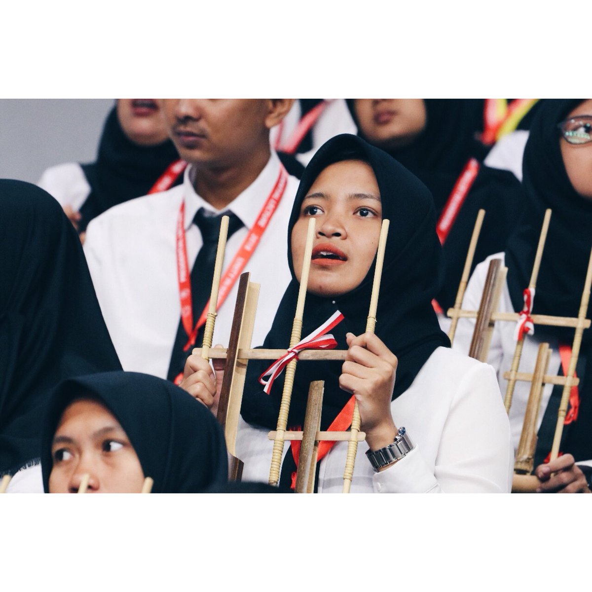 kempanrb's tweet photo. Pada acara ini, digelar pula permainan angklung kolosal yang melibatkan 5.000 ASN yang memecahkan rekor MURI lho https://t.co/T2ZBu08ele