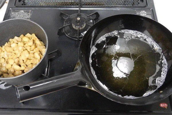 味の素冷凍食品の「ザ★チャーハン」を自力で再現するため、油レベルから自作した記事を書きました! なにをやりたかったのか方向性を見失いましたが、チャーハン作りはメチャクチャ上手くなりましたよ。
■「ザ★チャーハン」再現料理を自力で作ってみた!?の巻 https://t.co/9HojI4TDcv 