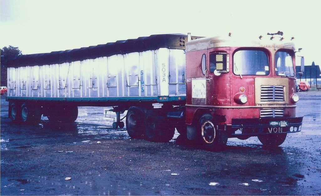 By_JackRoberts's tweet image. As I noted yesterday, I was looking up 1940s vintage Cabovers Trucks. The red and gold one is a Fageol.