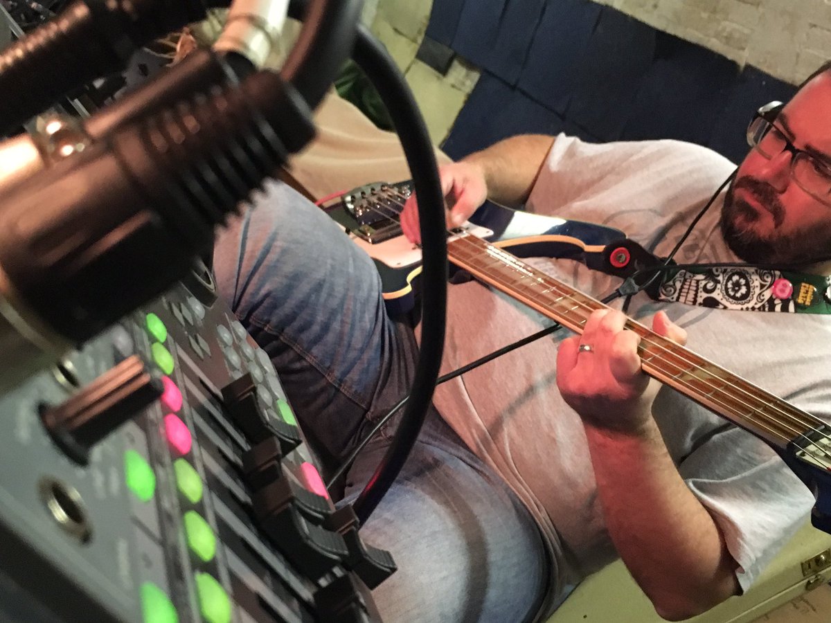 mauserbean's tweet image. DIY recording pt2, bass &amp;amp; guitars #matamp #ZillaCabs #Rickenbacker #Shure
