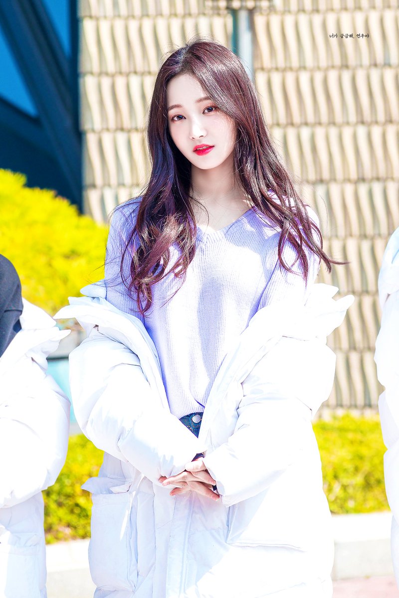 WRU_Yeonwoo's tweet photo. 180323 모모랜드 연우 뮤직뱅크 미니팬미팅
#모모랜드 #연우 #MOMOLAND #YEONWOO #이다빈

더 잘하려거나 조급해 마요
있는 그대로 그냥 두세요
당신은 여전히 아름다워요
....
당신이어서 할 수 있는 건
그 누구도 따라 하지 못해요

"커피소년 - 그냥 거기에 있어요" 가사 中 https://t.co/hcxYvd8yf3