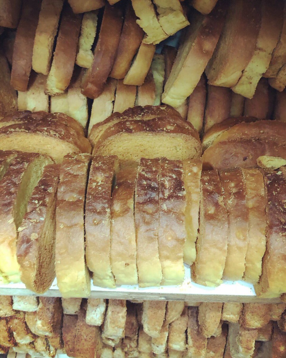Busy exploring the local markets in Kuwait 🙂 Came across this gem of a bakery, the smell of the freshly baked goods... 🤤!
•
•
rohitghai.co.uk
•
•
#rohittraveldiaries #cheflife #kuwait #travels #traveldiaries #foodgawker #exploring #adventures #traveltuesday