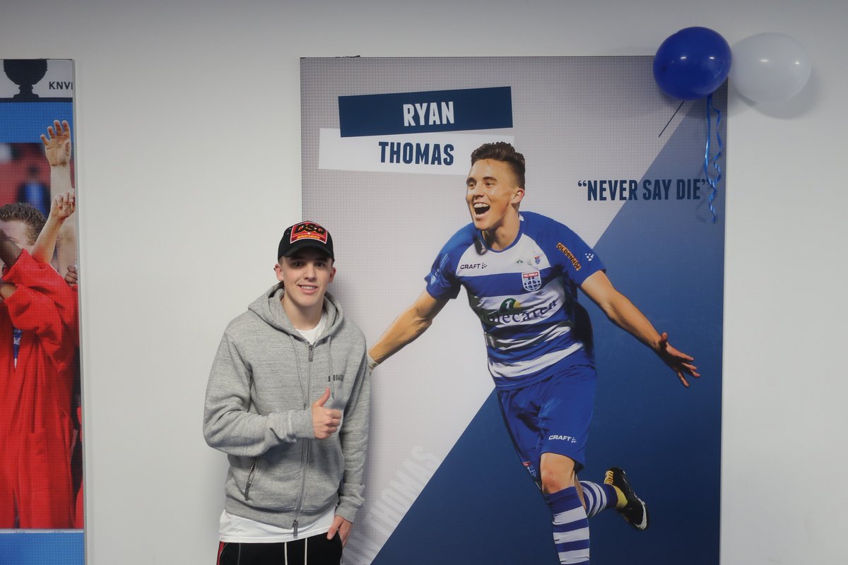 Vanmorgen hebben Bram van Polen, Mustafa Saymak, Kingsley Ehizibue en Ryan Thomas op het Centre for Sports &amp; Education een heuse Wall of Fame onthuld. #peczwolle
