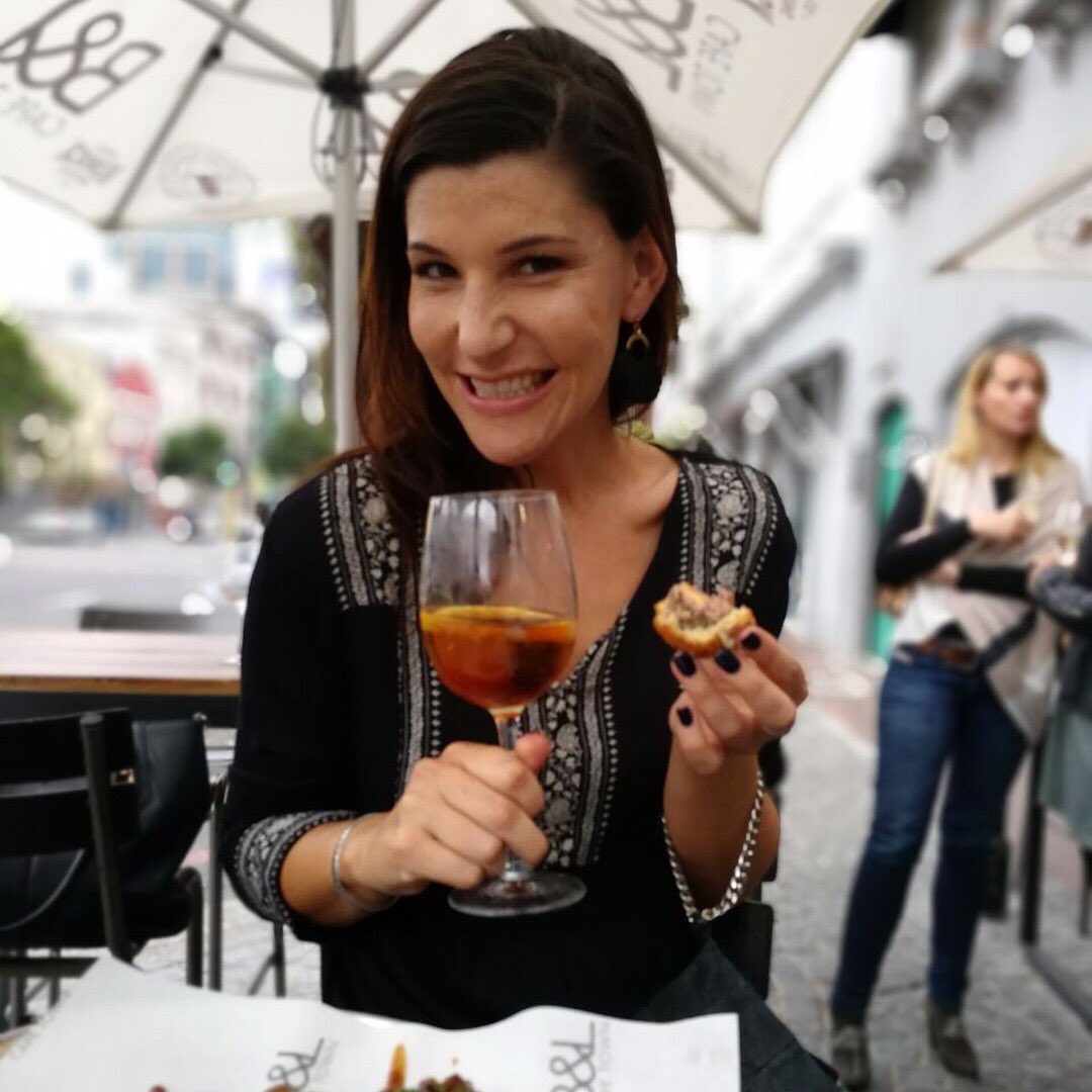 claireallen_sa's tweet photo. What better way to spend a Saturday early evening than sipping cocktails and enjoying delicious snacks. @burgerlobsterSA have launched their new menu #Under39Rand and every item is so yummy and all seafood is from the #Sassi green list. https://t.co/SdMWG8L5dG