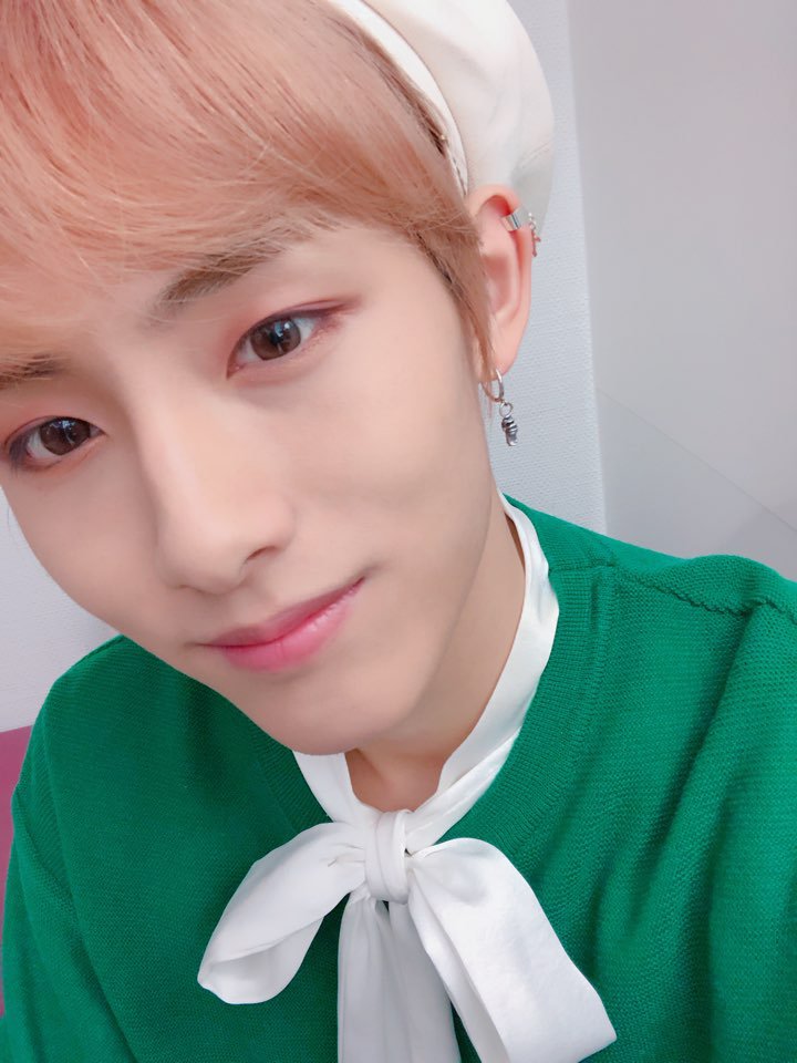 NCTsmtown's tweet photo. 오늘도 베레모담당 윙끄 https://t.co/RmiQ45g0iZ