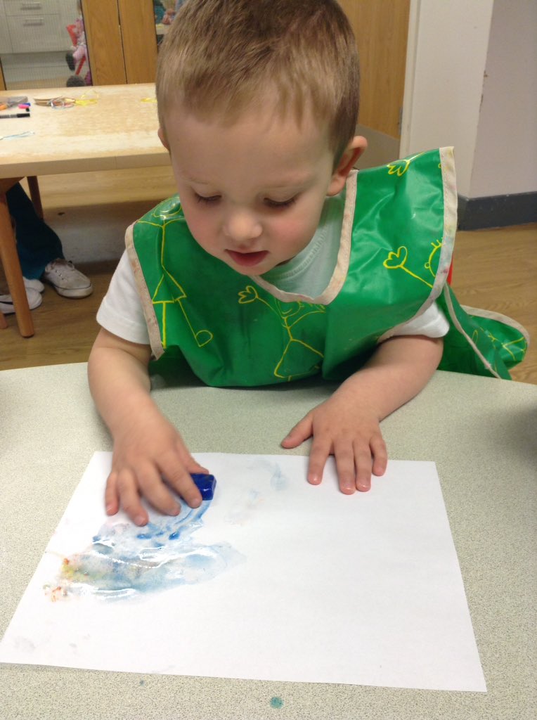 Ashbridge2to3's tweet image. Bumblebees are painting with ice this morning!🎨 "It's cold!" "It feels like ice cream." #textureplay #messyplay