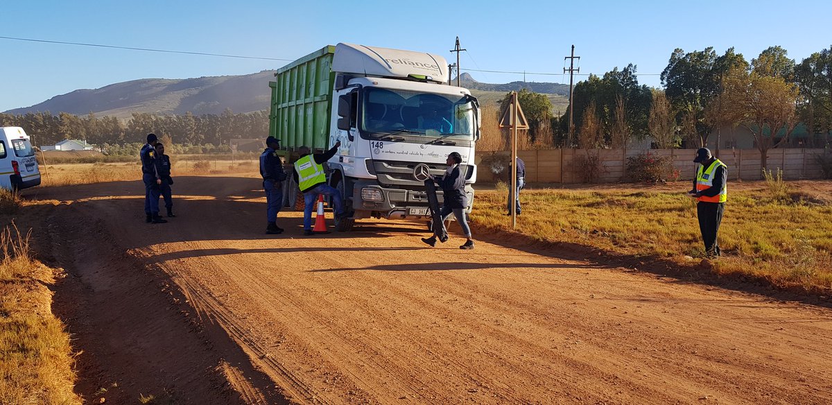 BongiStix's tweet photo. Two Municipalities @StellMun #DrakensteinMunicipality, Two @Level_Crossings #Muldersvlei #Simonsvlei one team one mission #RailSafety one day @Rail_Safety @Level_Crossings @CapeTownTrains @ReliableTFR @TrafficRTMC @olinational @SAPoliceService @_ArriveAlive https://t.co/URsfFgaPyB