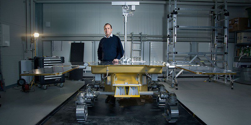 SRaM4Agenda2030's tweet photo. Why #Scientists are Building a '#MartianGarden' in #Switzerland - https://t.co/iJXNUChvsN via @TheLocalSwitzer - Photo: Nikolaus Kuhn, Chair #BaselSustForum with a model of the #ExoMarsRover. @UniBasel_en / Florian Moritz - Register at https://t.co/gt1RwsaEZf https://t.co/dJ1NexYDJ5