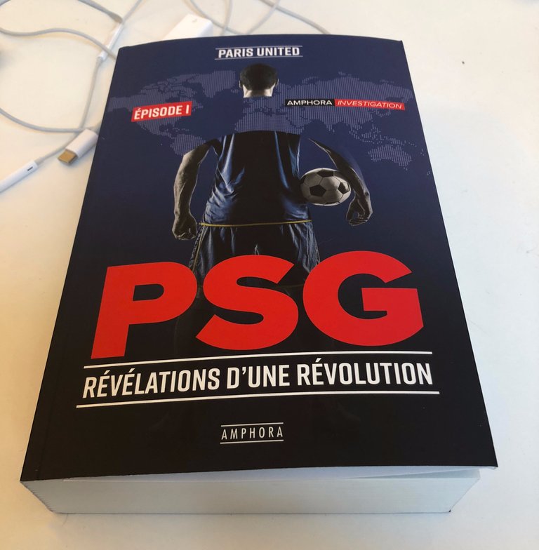 Chez PayCar.fr on aime le foot ⚽️ On s’est fait livrer par <a href="/Glovo_FR/">glovo_fr</a> le nouveau livre de <a href="/parisunited6/">Paris United</a> ! La productivité de la journée en prend un coup 😏