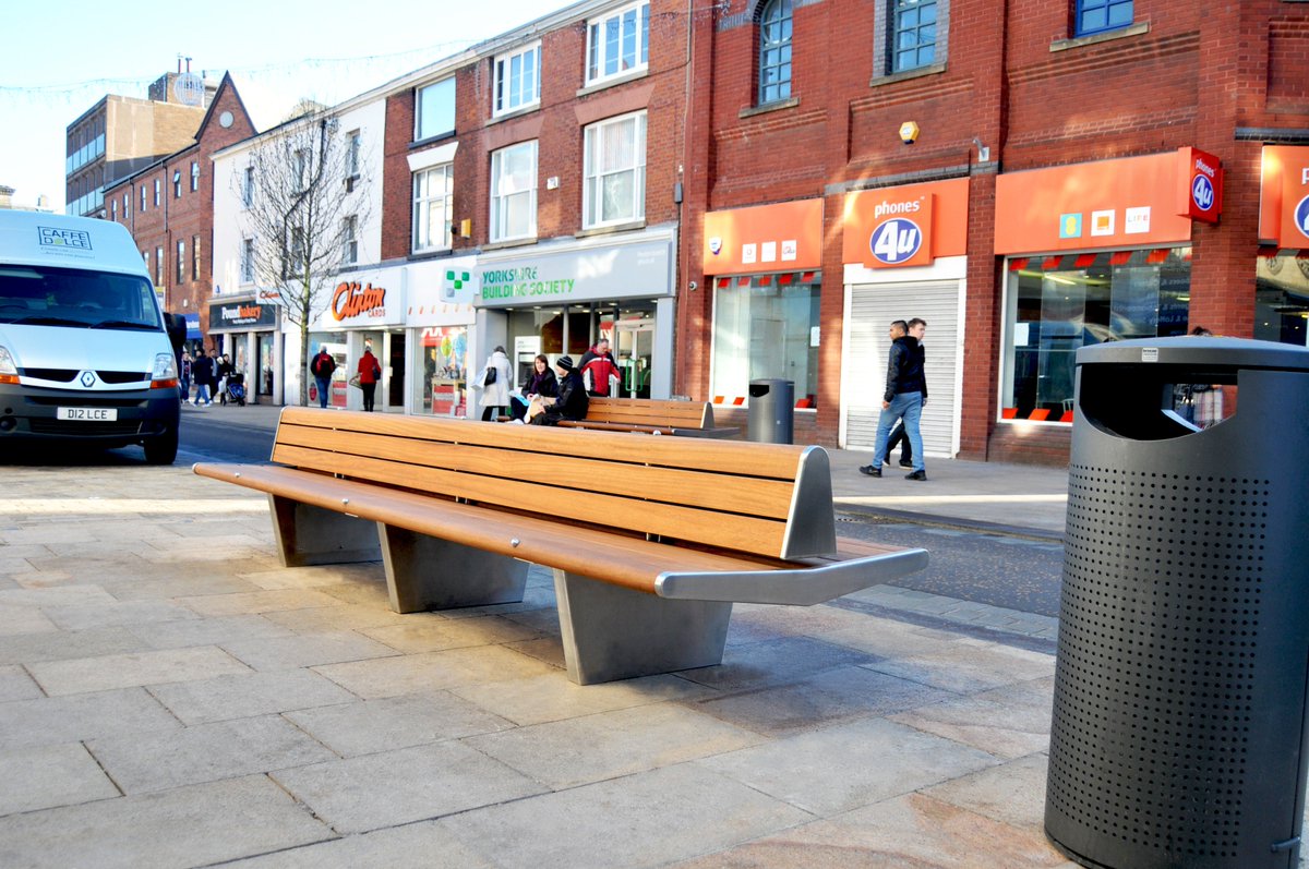 Our Emperor Seat is easily recognisable across a variety of UK #urbanrealm projects and is constructed using marine grade stainless steel &amp; ethically sourced #Iroko ow.ly/gllA30jaTbK #StreetFurniture #Landscape