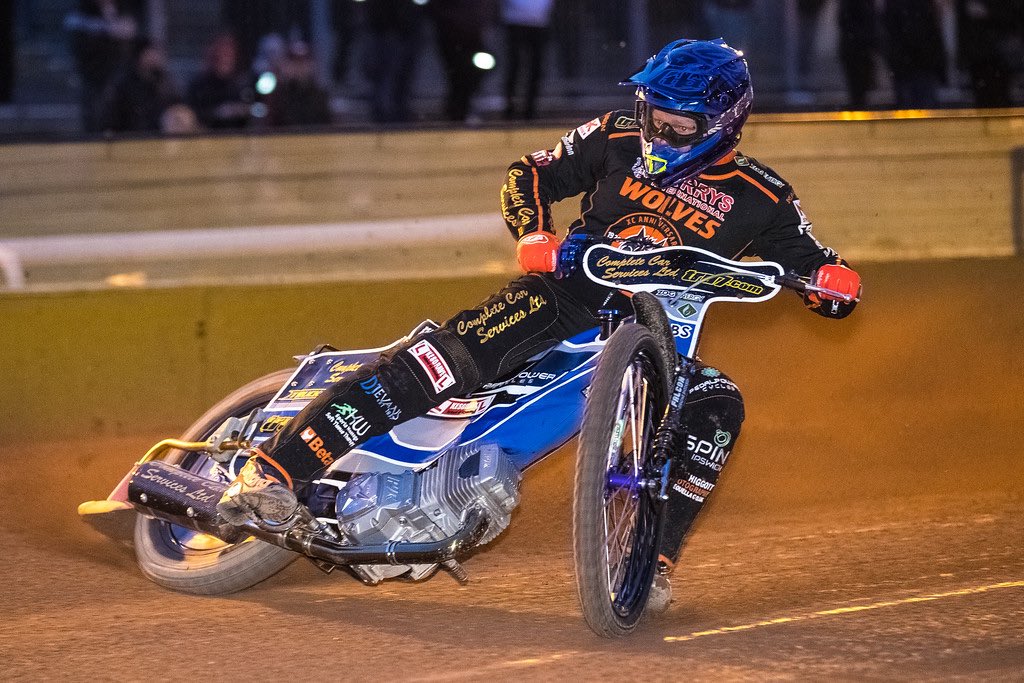 WolvesSpeedway's tweet photo. Here is Cameron Heeps taking in his first laps of Monmore Green as a Wolf.
#firstontrack
#wolfpack
🔸🐺▪️
📸Steve Feeney https://t.co/SBflyJKAHR