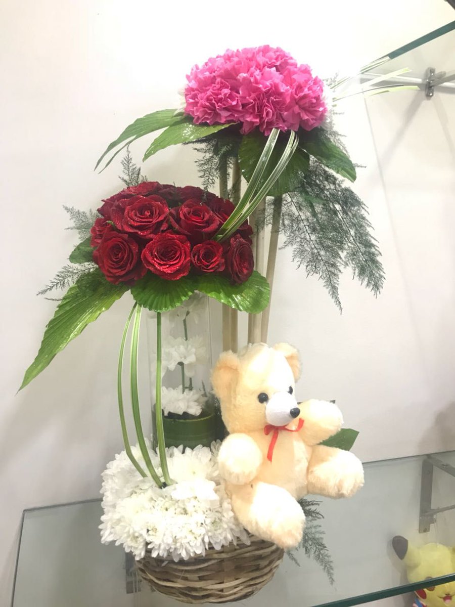 vicky191rajput's tweet photo. Blooms Only offers cute soft toy and fresh flowers gift combo online. 
Send #Teddy and #Flowers gift hamper for your loved ones on all occasions. 
Order Now - https://t.co/POBMrYCoaQ
#SendGiftsOnline #BloomsOnly https://t.co/18hy51Yx7B