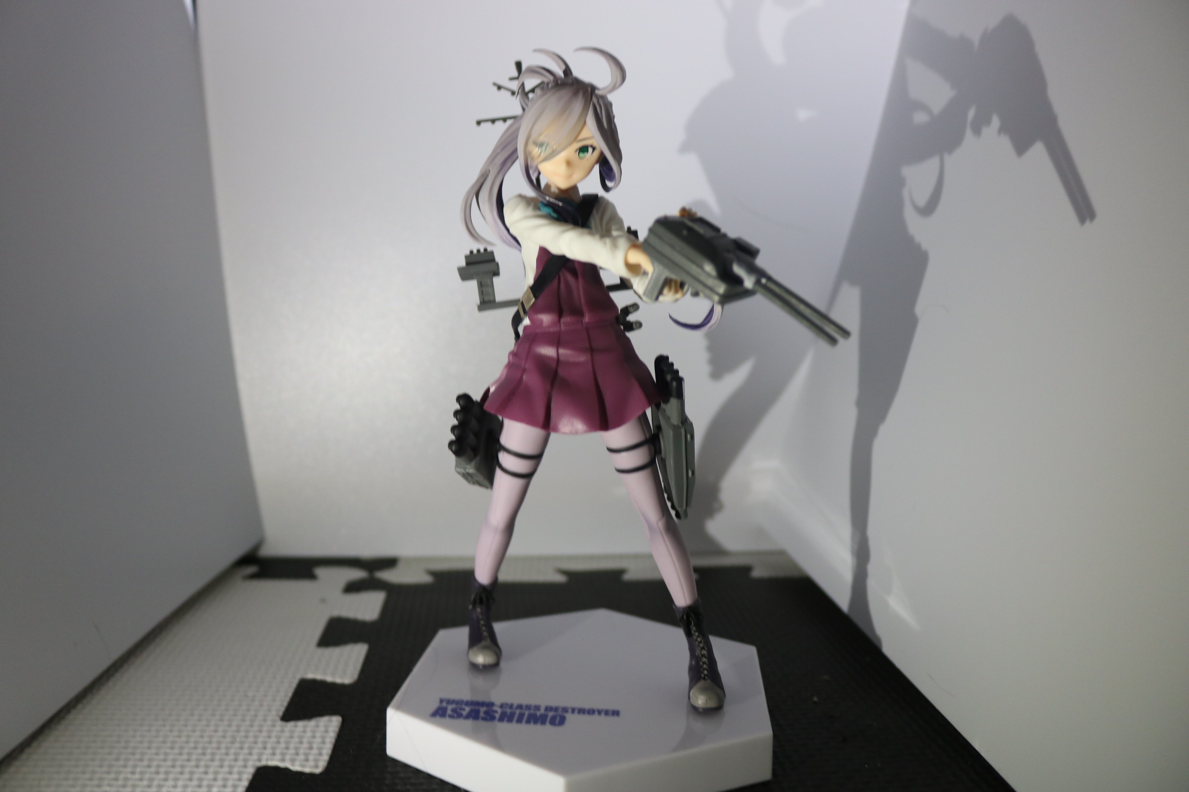 令和最新版 自作フィギュア撮影ブースを作ったけどあまりにも雑すぎてビックリする出来だったのでまた作り直したい そんな自作 撮影ブースで撮った本日のフィギュア写真がこちらです ヤンチャでかわいい朝潮ちゃん こいよォ もっと もっとだァ