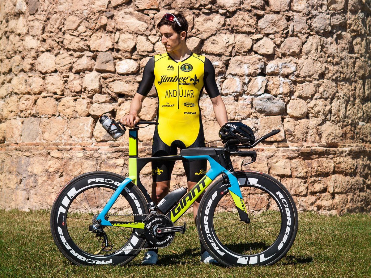 Jimbee_oficial's tweet photo. No os perdáis nuestro canal de Youtube donde estamos haciendo un seguimiento especial a nuestro deportista @Andujar__Pedro con su preparación y entrenamiento en Lanzarote de cara a la temporada de IRONMAN.

👇👇👇
https://t.co/IRGVNx7LxH

📷 Foto @MobelSport

#OrgulloJimbee https://t.co/SF7NLk7qRK