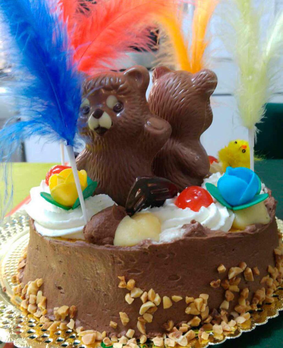 gencat's tweet photo. La mona és una tradició que simbolitza que la Quaresma i les seves abstinències han acabat. Es menja el diumenge i el dilluns de Pasqua. Coneix l'origen d'aquesta tradició, receptes i on comprar mones aptes per a celíacs, curiositats i dites...   https://t.co/iYLs5ObuiY https://t.co/Xv2kEro2qs