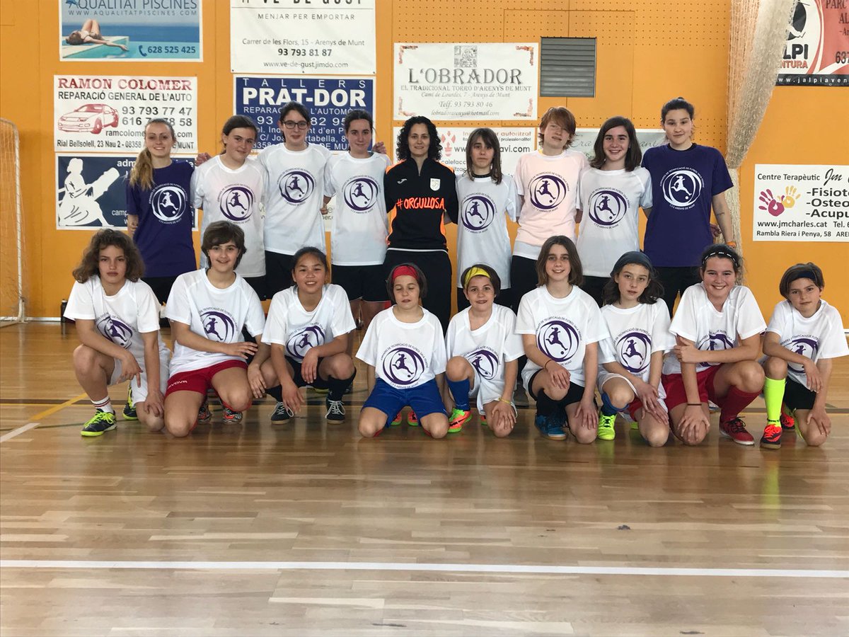 FCF_CAT's tweet photo. La seleccionadora Clàudia Pons, a les Jornades de Tecnificació de #futsalfem a l'FS Arenys de Munt https://t.co/VT74zC24Zb #TecnificacióFS #CETFS #Orgullosa https://t.co/xyJxFwH7M6
