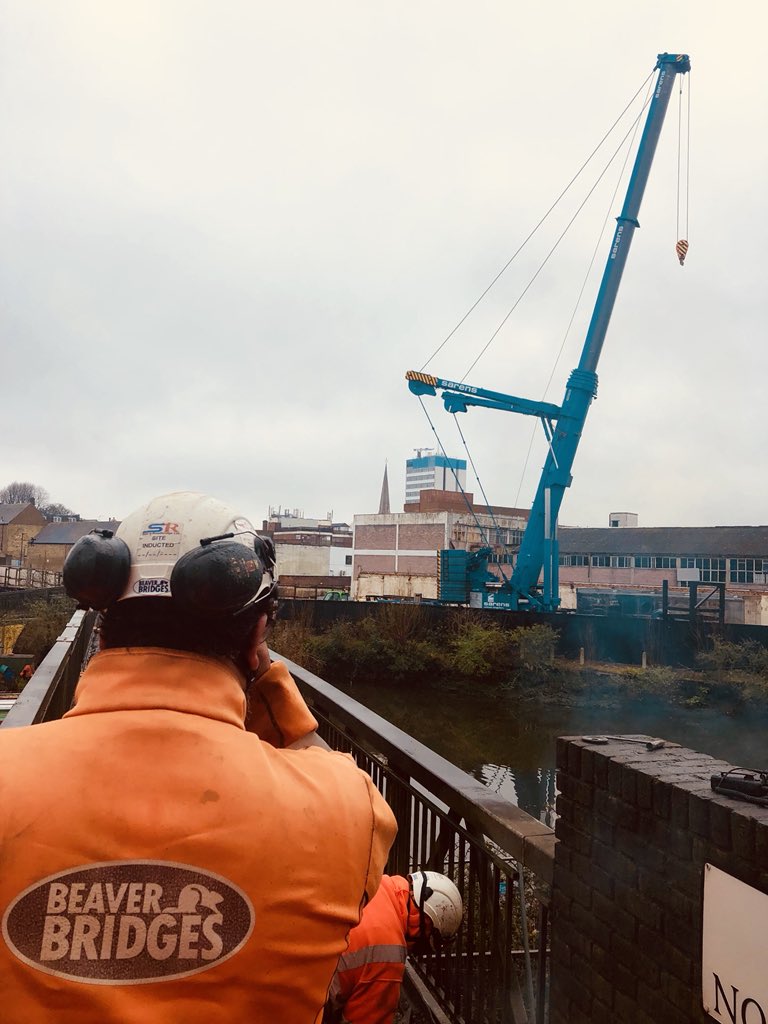 AndiWhitfield's tweet photo. @beaverbridges #london #ThePhotoHour #photooftheday #photo #hounslow #Building #bridges #OrangeArmy https://t.co/rAIHCs0lce