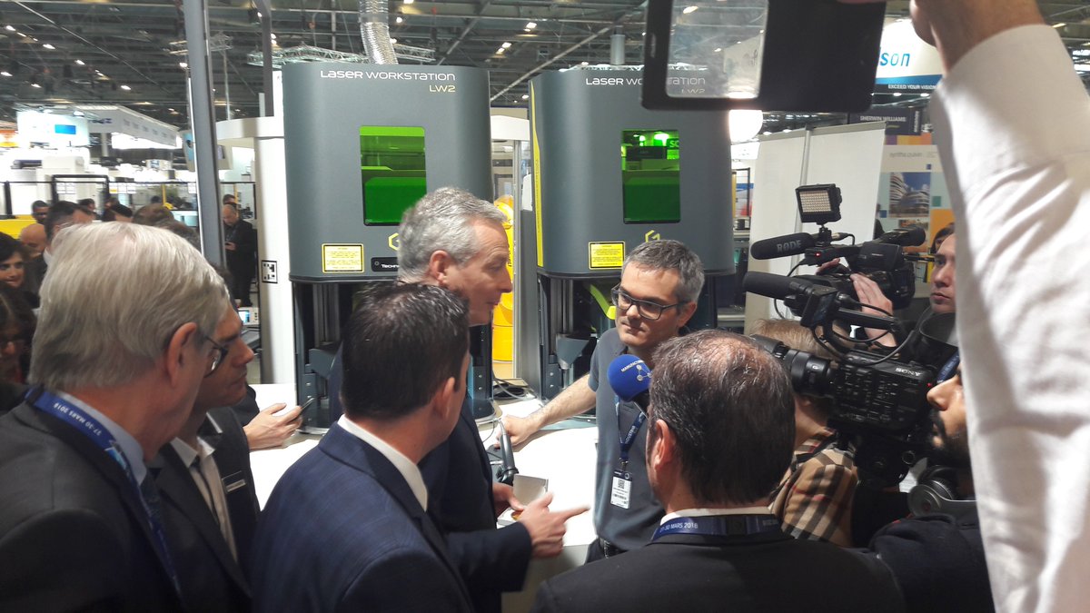 Gravotech labellisé vitrine #IndustrieduFutur : Découvrez nos #laser au @giparis2018 comme <a href="/BrunoLeMaire/">Bruno Le Maire</a> ! Fier de notre #TransfoNum et de nos solutions de #gravure et #découpe