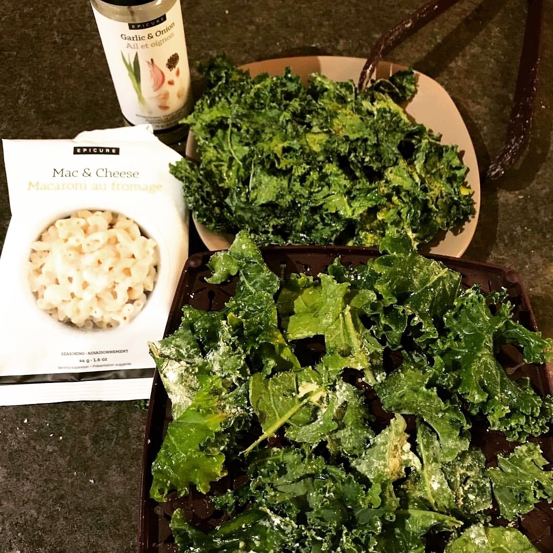 ElleandMelsFun's tweet photo. Looking for a quick healthy snack? I luv our microwave tray that comes with the Multipurpose Steamer. #howto - Kale mixed with olive oil and our Mac &amp; Cheese, cook for 2 mins! #MelsEpicCooking #myepiclife #GFRR #momlife #mompreneur #glutenfree #goodfoodrealfast #cleaneating https://t.co/XW8TILnS9e