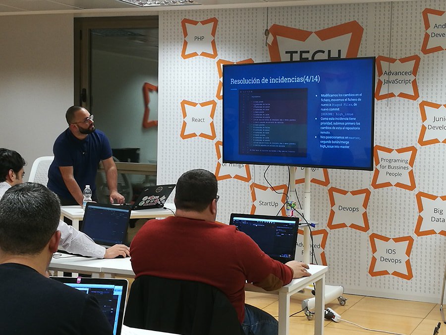 Yunemy_es's tweet photo. ¡Os dejamos algunas 📸 fotos del pasado meetup!

Muchísimas gracias a todos los asistentes y, por supuesto, a @cprada87 por aceptar nuestra invitación de impartirlo, y a @TechTalentSpain por ayudarnos como siempre en la organización. 😉

¡Nos vemos pronto! 🚀 https://t.co/izGI81sa40