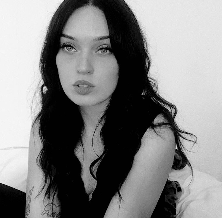 ˚ 　  　　 ˚ * 　　 ✦  　 . 
 ·  ✧　　.* 　 ⋆    ✫ 
        Bienvenida al rol.  　 　 ⋆         <a href="/ofgvtsnfists/">robin</a>. 
 .. 　 　　  　　
　     　 ✺ *  +