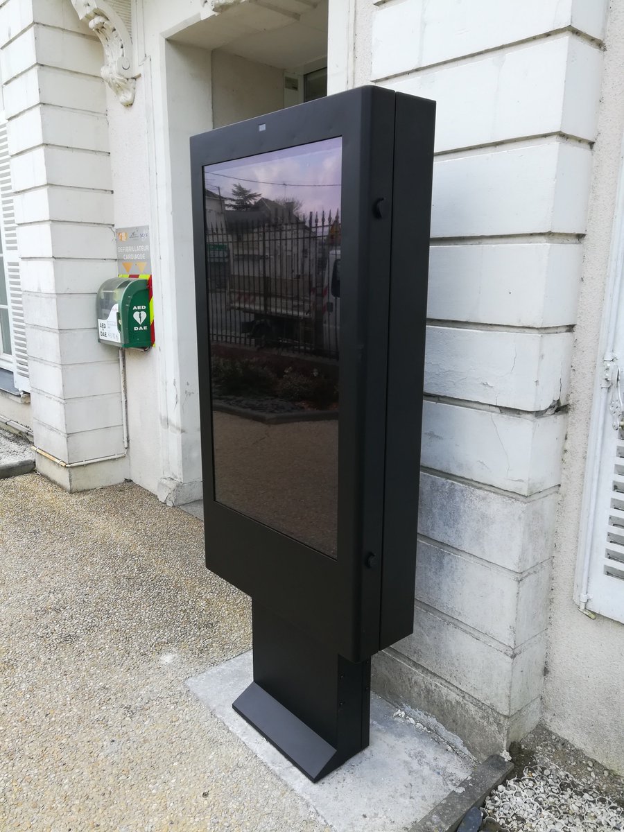 A2Display tweet media