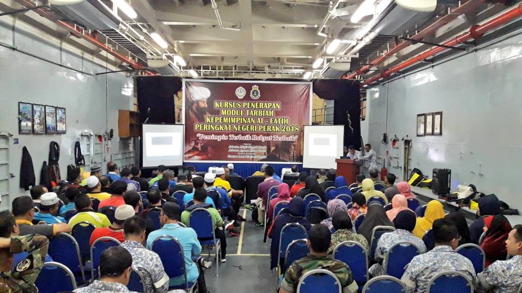 HQ Western Fleet (@mpa_barat) on Twitter photo Aktiviti kelautan di <a href="/mahawangsa1504/">KD MAHAWANGSA</a> oleh
Peserta kursus Penerapan Modul Tarbiah Kepemimpinan #AlFatih Peringkat Negeri Perak memberi peluang merasai sendiri pengalaman belayar di laut
#kerohanian
#NBOS
#TLDM
#NavyPeople
<a href="/mykamarul/">Kamarul</a> <a href="/roslan1531/">VAdm Roslan Ramli</a> <a href="/tldm_rasmi/">Royal Malaysian Navy</a> Aktiviti kelautan di <a href="/mahawangsa1504/">KD MAHAWANGSA</a> oleh
Peserta kursus Penerapan Modul Tarbiah Kepemimpinan #AlFatih Peringkat Negeri Perak memberi peluang merasai sendiri pengalaman belayar di laut
#kerohanian
#NBOS
#TLDM
#NavyPeople
<a href="/mykamarul/">Kamarul</a> <a href="/roslan1531/">VAdm Roslan Ramli</a> <a href="/tldm_rasmi/">Royal Malaysian Navy</a>