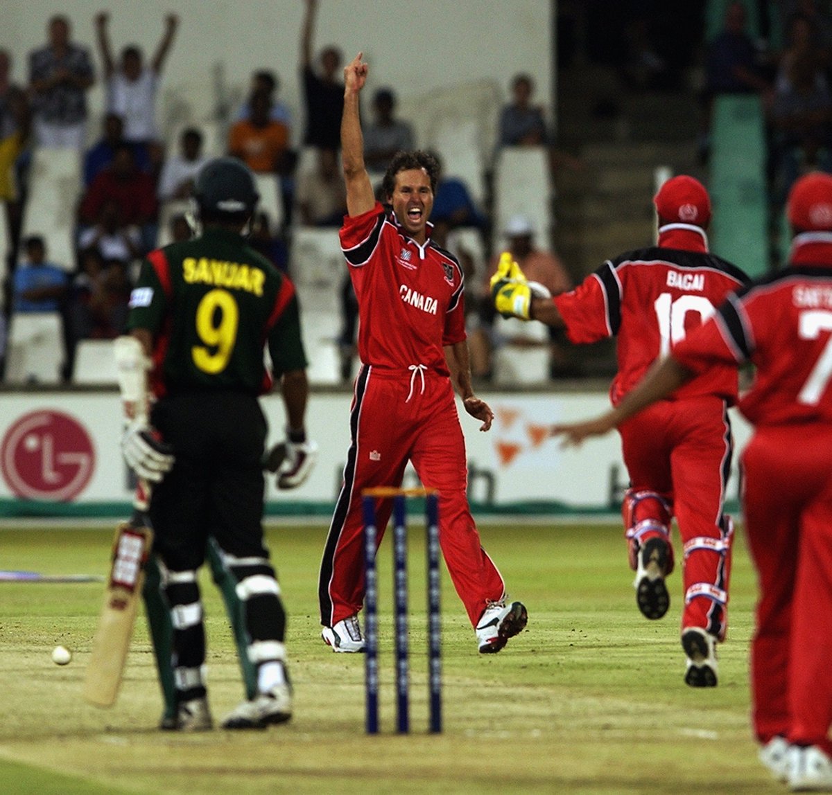 CricketBadge's tweet photo. Associates won 9 matches vs Test Nations at last 4 Cricket World Cups;
2003:
🇰🇪beat🇱🇰
🇰🇪beat🇧🇩
🇰🇪beat🇿🇼
🇨🇦beat🇧🇩
2007:
☘️beat🇵🇰
☘️beat🇧🇩
2011:
☘️beat🏴
2015:
☘️beat🌴
☘️beat🇿🇼
For first time, Number of Associates at 2019 World Cup = 0 https://t.co/p12myAbosm
