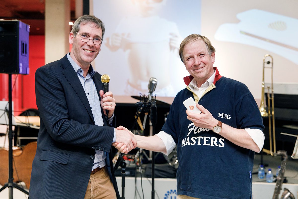 De overhandiging van de eerste SENS-U aan Dr Dik <a href="/HetWKZ/">Wilhelmina Kinderziekenhuis</a> 
Handing over the first SENS-U to Dr Dik <a href="/UMCUtrecht/">UMC Utrecht</a> 
#kinderurologie #Pediatrics #urology #ProductLaunch #wearables #ultrasound #sensor #staydryplayfree