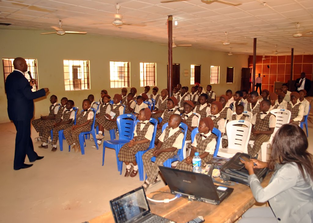 keystonebankng's tweet image. To celebrate Financial Literacy Day last week, we visited schools in Niger, Ekiti, Bauchi, Delta, Enugu and Kebbi states to interact and teach students the benefits of positive financial practices. #SaveToEarn #FinancialLiteracy #KeystoneBank #MoneyMatters #Save #Future