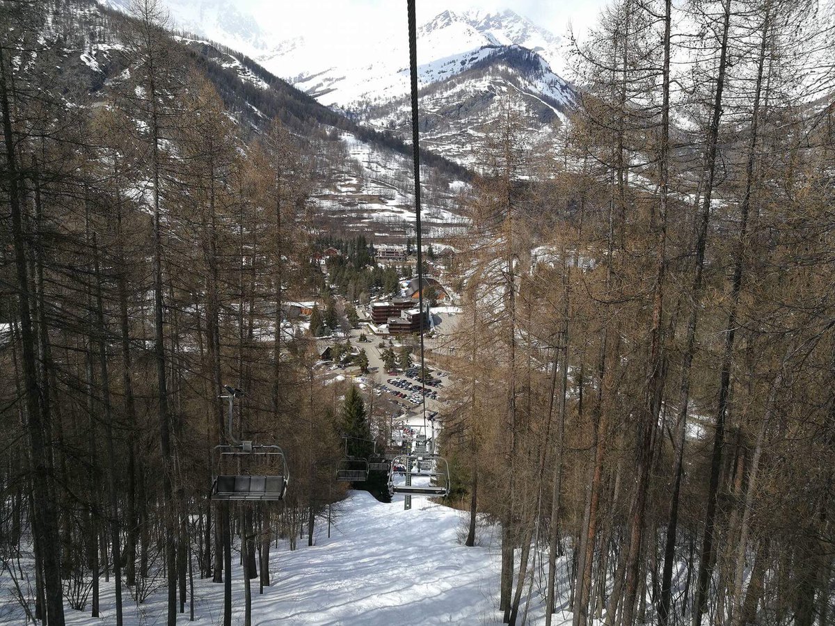 Bardonecchiaski's tweet photo. Nothing beats some spring sunshine on the mountain ☀️☀️ https://t.co/JkEpwfEszF