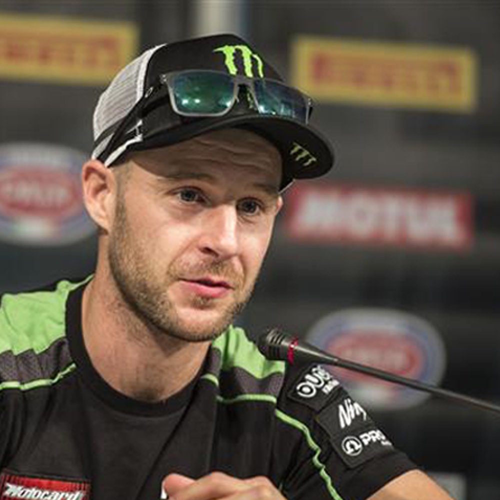 Kawasaki_Italia's tweet photo. Che dream team alla 8 Ore di Suzuka 2018! 
Il Campione del Mondo Superbike @jonathanrea ha rotto gli indugi e sarà in pista insieme ai veterani @realleonhaslam  e Kazuma Watanabe. Appuntamento il 28 e 29 luglio!

#Suzuka8Hours @UKTeamGreen https://t.co/F6k1G0yzVU