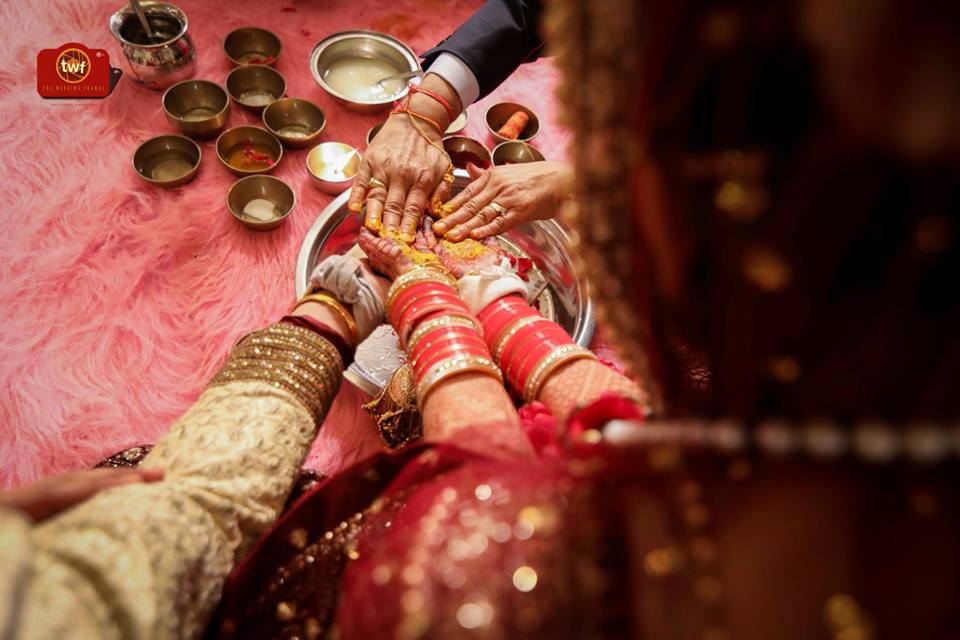 theweddingframe's tweet photo. "Hold my hand and we are halfway there, hold my hand and I’ll take you there.”
#WeddingPhotography   #phothography #Preweddingphotography #CandidPhotography #IndianBridal #Wedding #Bridal #TheWeddingFrames #Fashion #WedMeGood #WeddingSutra https://t.co/Fw80WnYBBL