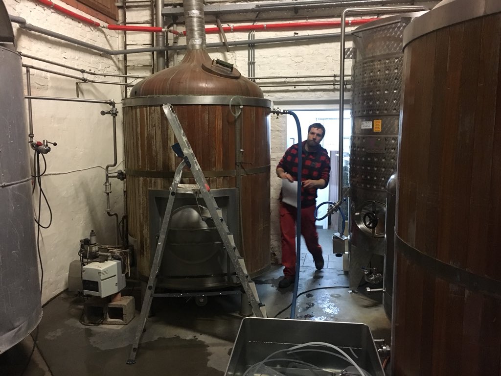 BelgiBeerNL's tweet photo. We zijn op bezoek bij @BrasserieCazeau hier in Doornik. #bier #belgischebier https://t.co/EJLuKij1YJ