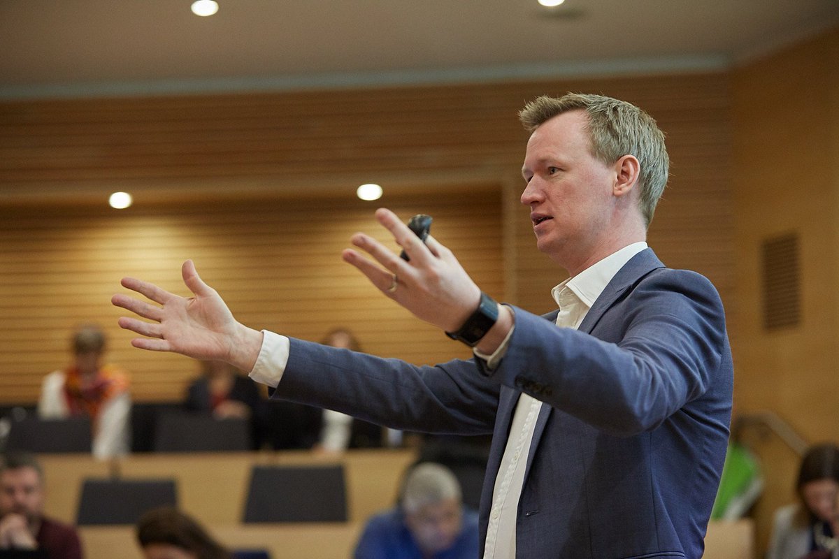 Finding out what makes a great pitch from <a href="/RobGeraghty/">Rob Geraghty</a> this morning <a href="/SkollCentre/">Skoll Centre for Social Entrepreneurship</a> on Day 2 of the #ChivasVenture Accelerator Programme.