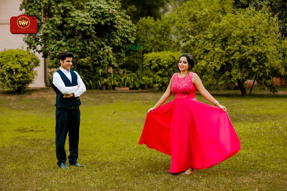 theweddingframe's tweet photo. Let us always meet each other with smile, for the smile is the beginning of love.
#WeddingPhotography   #phothography #Preweddingphotography #CandidPhotography #IndianBridal #Wedding #Bridal #TheWeddingFrames #Fashion #WedMeGood #WeddingSutra https://t.co/EdzqLA0X2B