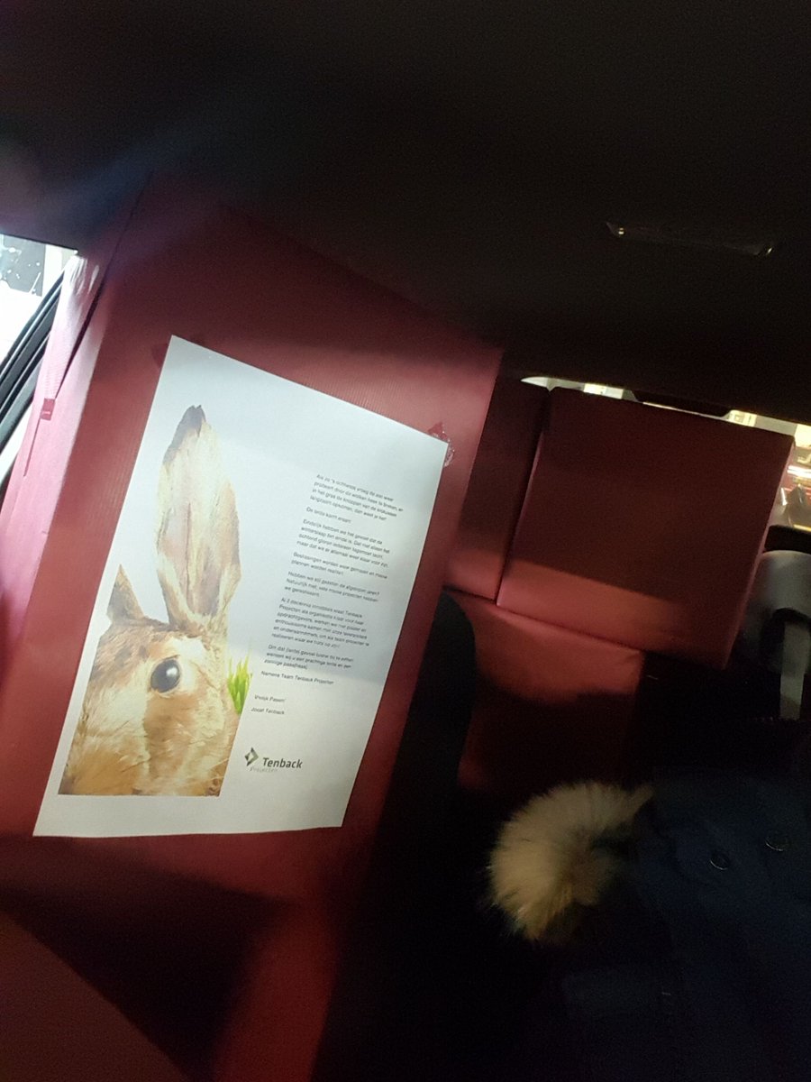 Tenbackproject's tweet photo. LET OP! Paashazen op de weg! 😆😊 https://t.co/PFxwhz2mpe
