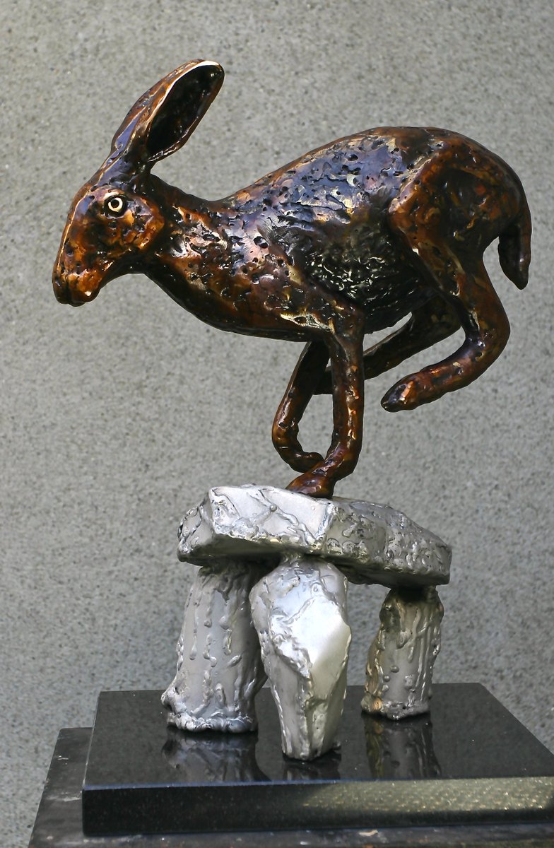 SolomonFineArt's tweet photo. Only a few days left to catch our Easter Group Show which closes on Thursday. Hare fans will not be disappointed!
#hares #bronzesculpture #irishart #JohnColl #VadimTuzov #MargoBanks #StephanieHess #Easter https://t.co/34nDNTKqLe