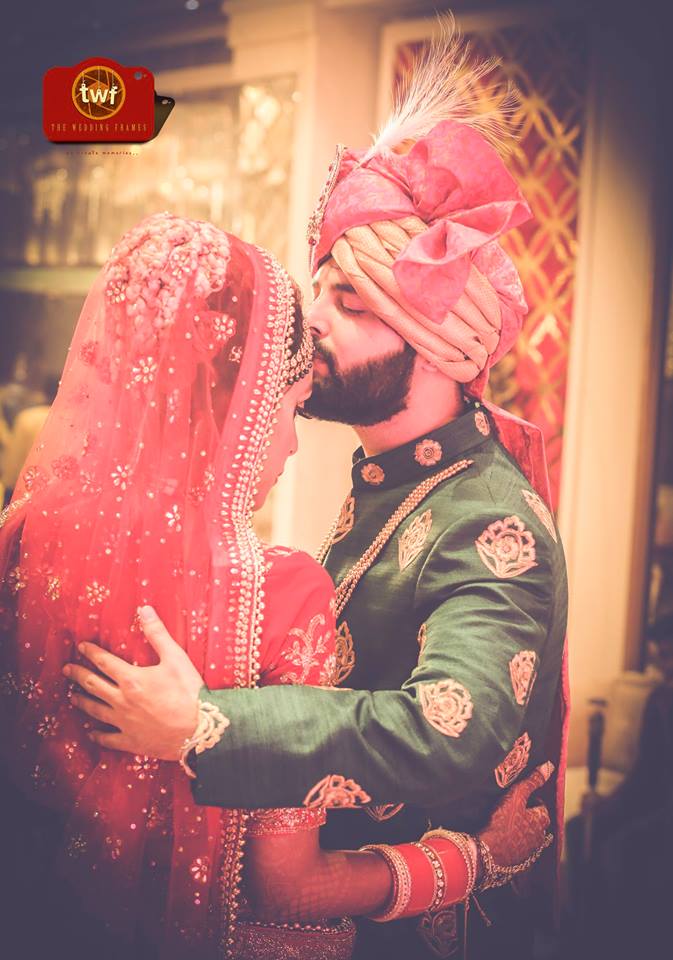theweddingframe's tweet photo. “The most important thing in life is to learn how to give out love, and to let it come in.”
#Phothography #Preweddingphotography #CandidPhotography #IndianBridal #Wedding #Bridal #TheWeddingFrames #Fashion #WedMeGood #WeddingSutra https://t.co/Bjncvh7h9X