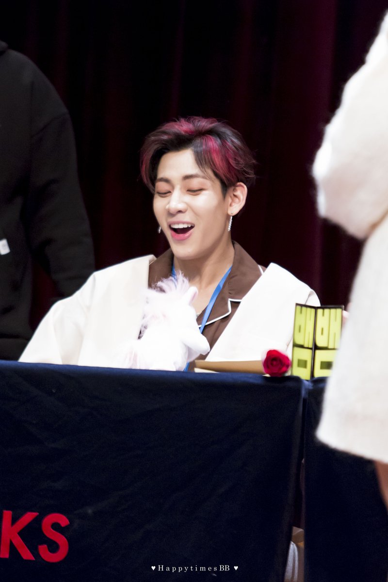 HappytimesBB's tweet image. [180318] น้องแบมขอลองเล่นบ้าง🦄
#BamBam #뱀뱀 #GOT7
#갓세븐 #EyesOnYou
@BamBam1A