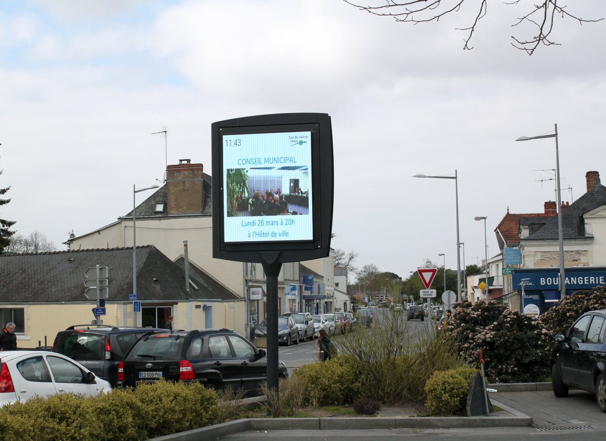 A2Display tweet media