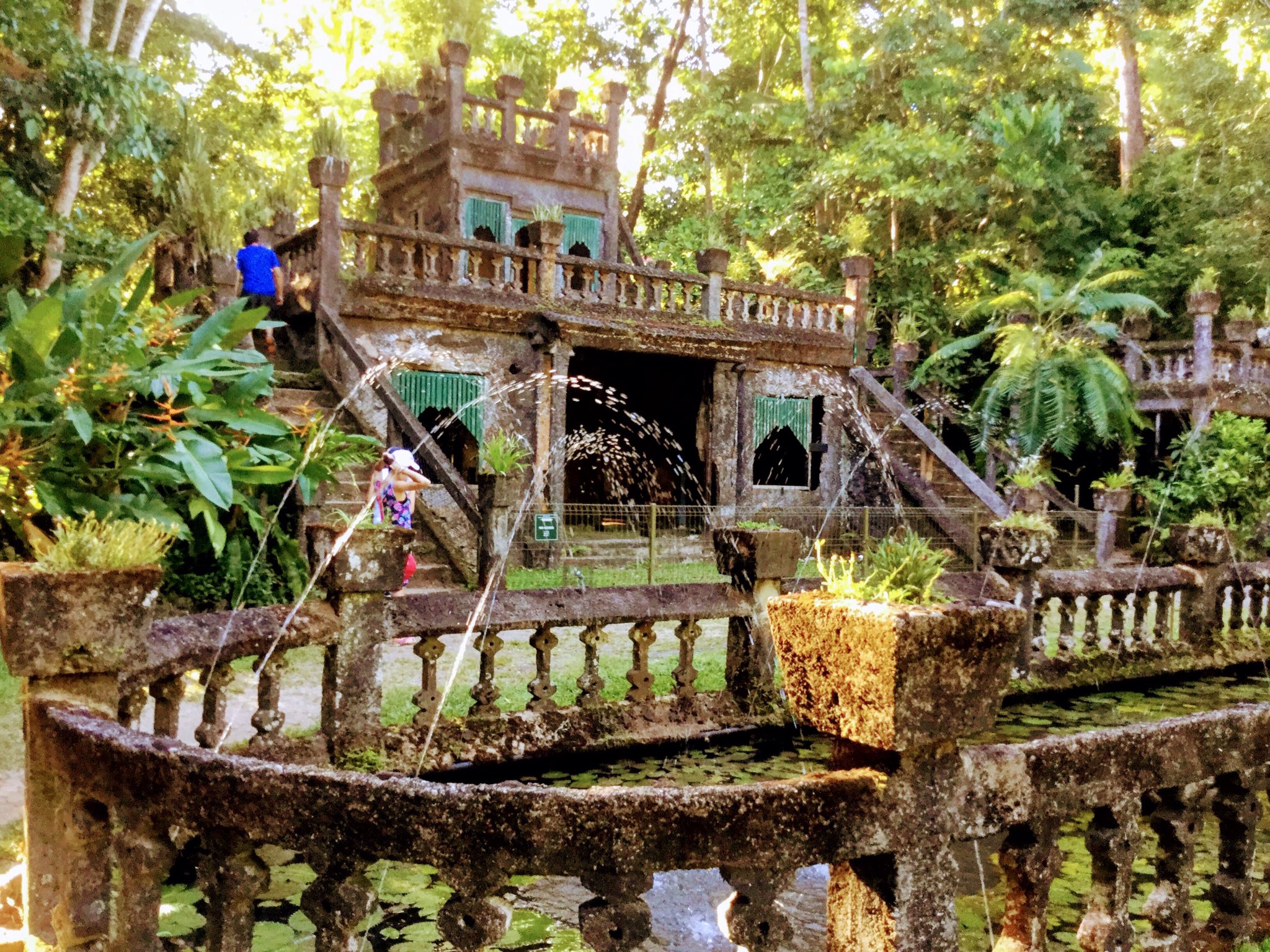 じゃがりこ パロネラパーク行ってきた ケアンズ ラピュタ オーストラリア 夢の城 Paronellapark Cairns Australia T Co H5oziwazpl Twitter