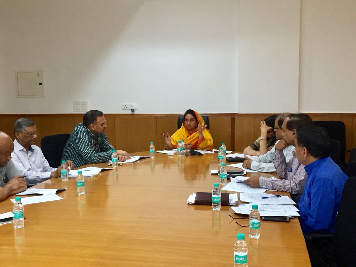 MOFPI_GOI's tweet photo. Hon'ble Union Minister, FPI, Smt. @HarsimratBadal_ chairing an Inter-Ministerial Approval Committee (IMAC) meeting to discuss the 'Scheme for Creation of Infrastructure for Agro Processing Clusters'. #TransformingFoodProcessing https://t.co/q2IsNm0Qp0