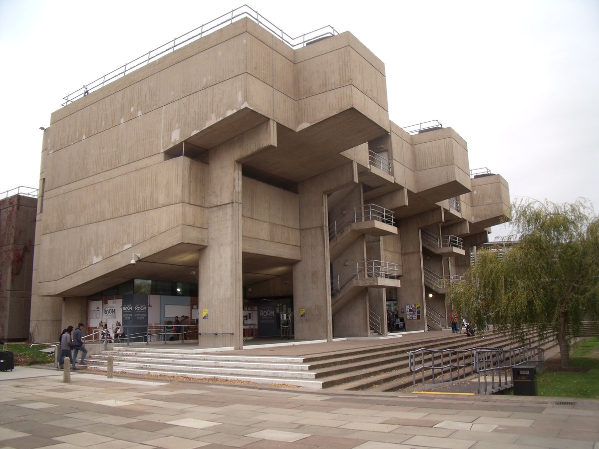 #Brutalist #architecture: Richard Sheppard’s Lecture Centre at #Brunel University London, completed in 1968 &amp; refurbished in 2001. With its 6 lecture theatres and 50 smaller rooms, it is one of the busiest buildings on campus and is finished throughout in exposed #concrete.